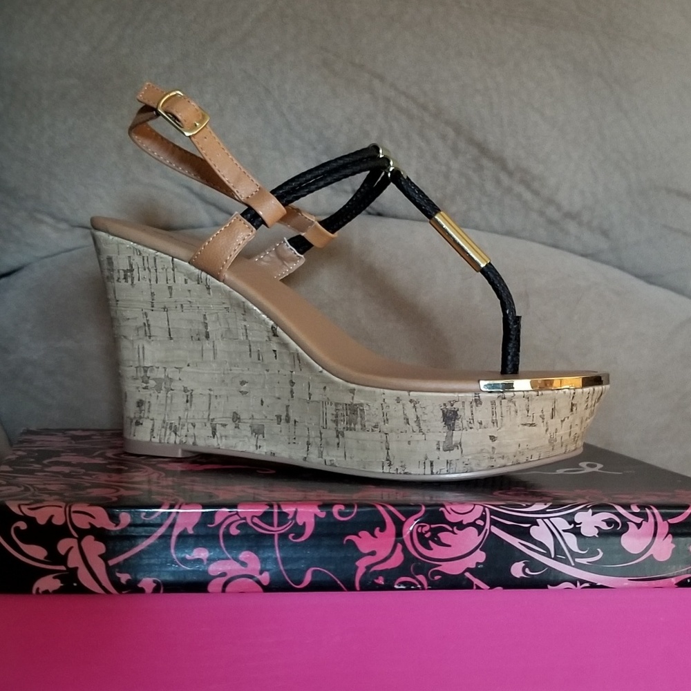 NEW Wedge Platform Thong Sandals Gold & Black 7.5